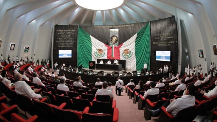 Los partidos de oposición alcanzarían únicamente cuatro diputaciones plurinominales en el Congreso de Quintana Roo.