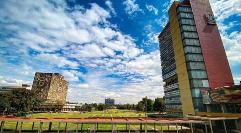 Detienen a sujeto por hacer examen en lugar de otra persona en la UNAM