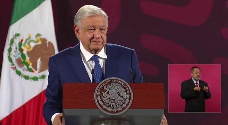 AMLO dijo que la depreciación del peso se debe a la propuesta de reforma al Poder Judicial que causa nerviosismo en mercados internacionales.