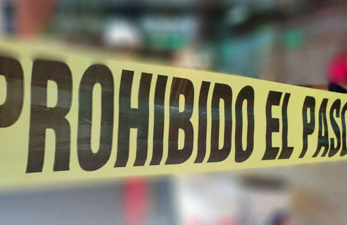 Encuentran cuatro cadáveres dentro de un vehículo frente a una plaza en San Luis Potosí