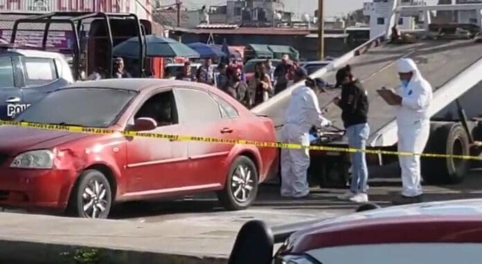 Puebla vuelve a ser noticia luego de que fuera localizado un cuerpo calcinado dentro de un automóvil estacionado en el mercado Hidalgo.