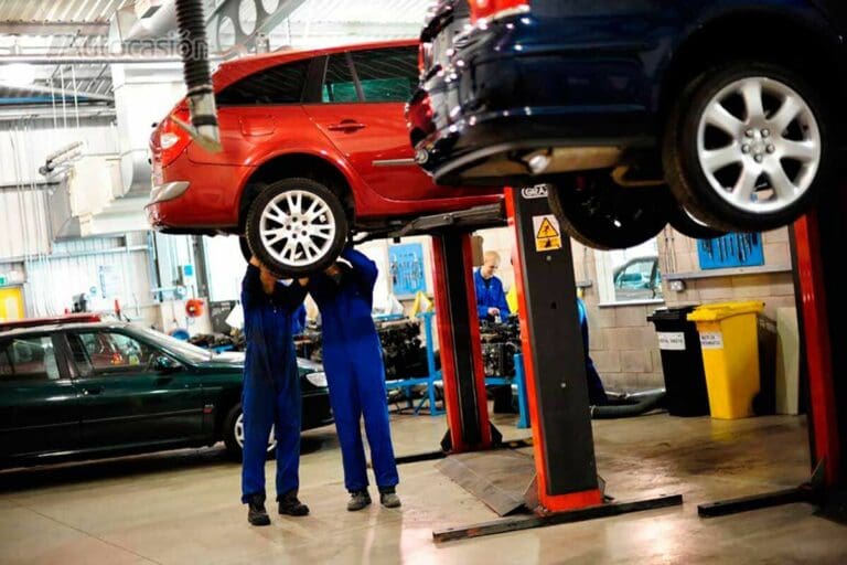 Mecánico vende auto de mujer que lo llevó a arreglar