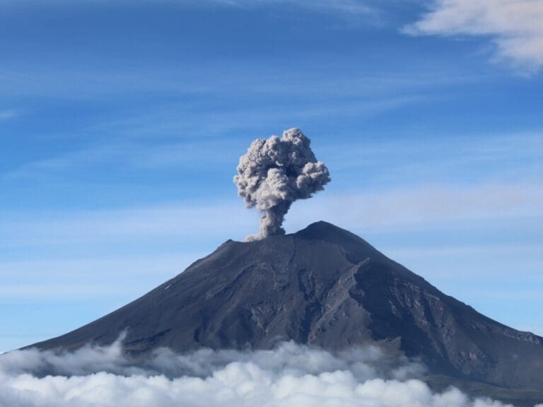 Revelan científicos de Harvard que el volcán Popocatépetl podría ser hogar de extraterrestres