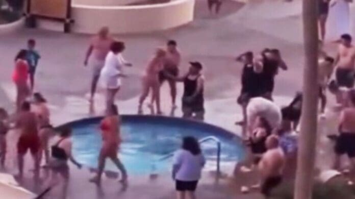 Muere turista estadounidense electrocutado en la zona de albercas de un hotel en Sonora