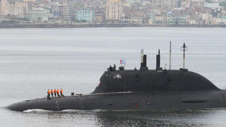 Llega al puerto de La Habana una flotilla de buques de guerra rusos con un submarino nuclear