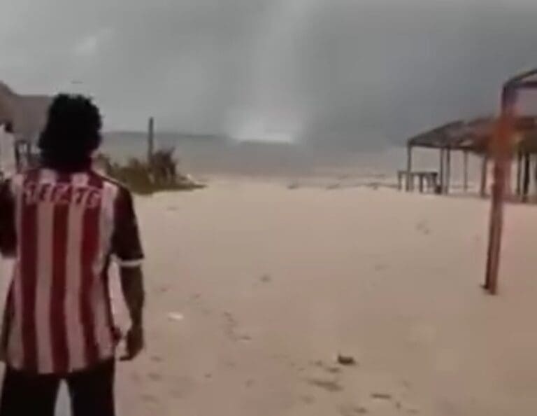 VIDEO: Reportan que se formó otra tromba marina, esta vez en el Puerto de Celestún, Yucatán