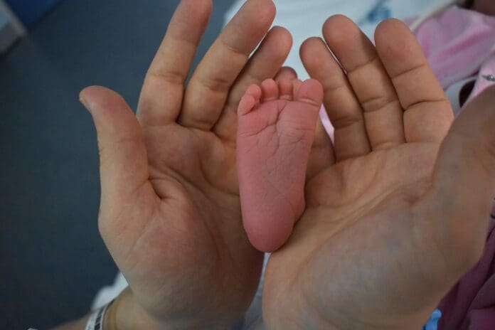 Autoridades de Nezahualcóyotl, Edomex informaron del rescate y resguardo de un bebé de pocos días de nacido que fue abandonado.