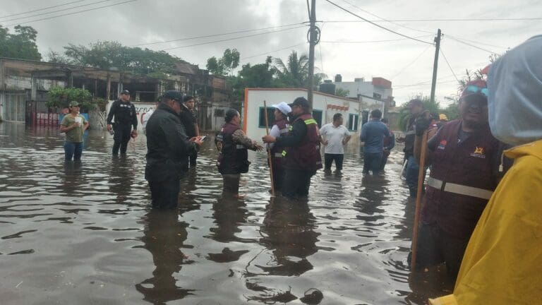 Cristina Torres demuestra la madera de que está hecha y encabeza operativos ante las contingencias climatológicas en Quintana Roo