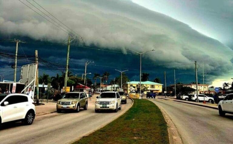 Tormenta tropical “Alberto” generará lluvias, trombas marinas y fuerte oleaje en Quintana Roo