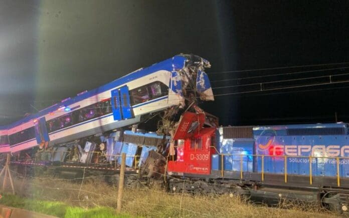 Video Choque de trenes deja al menos dos muertos en Chile