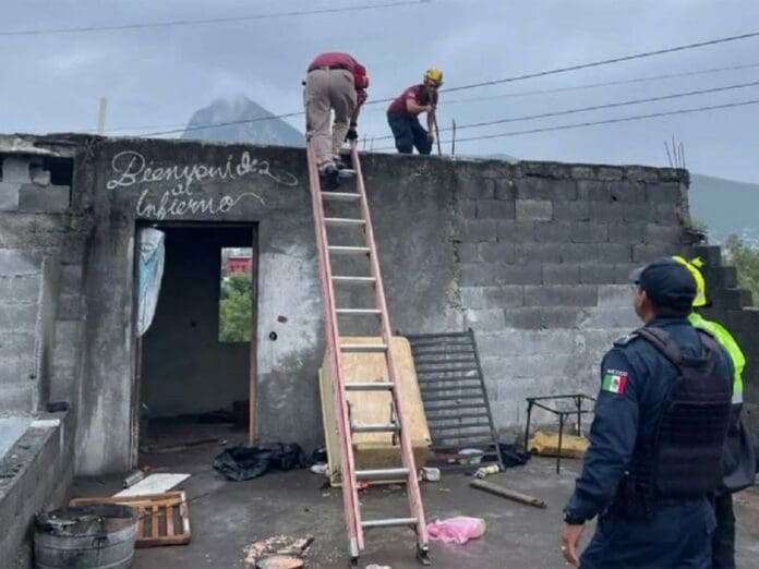 Joven muere electrocutado en azotea de Nuevo León con letrero ‘Bienvenidos al Infierno’