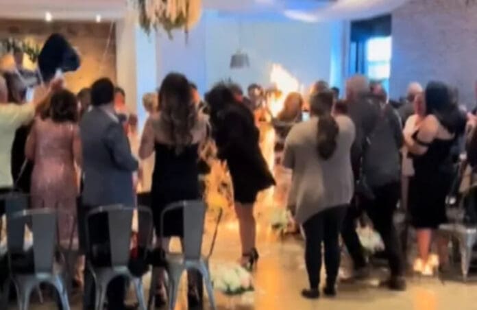 Video: El vestido de una novia se incendió durante su boda en Los Ángeles, EE. UU.