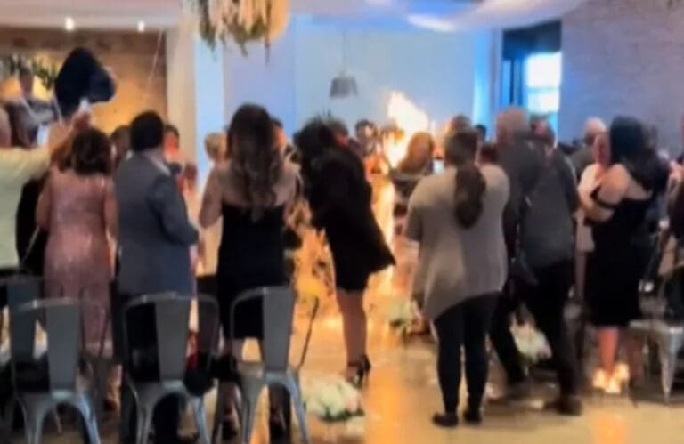 Video: El vestido de una novia se incendió durante su boda en Los Ángeles, EE. UU.