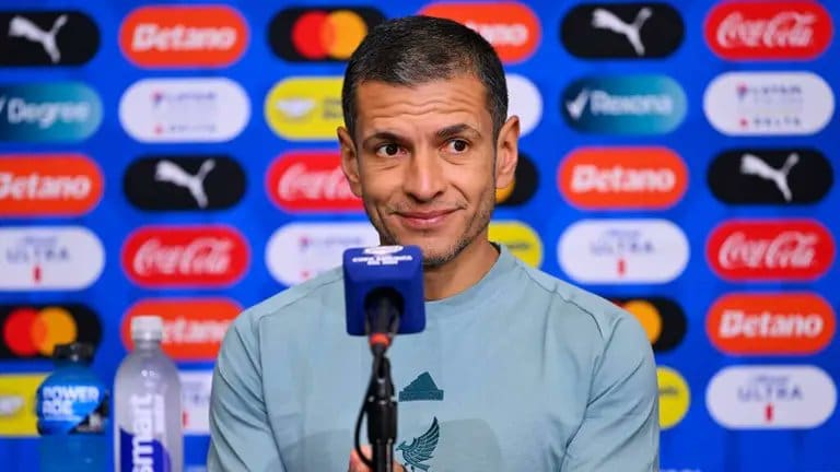 Jaime Lozano duda de la continuidad de Edson Álvarez en la Copa América, aunque no lo descarta