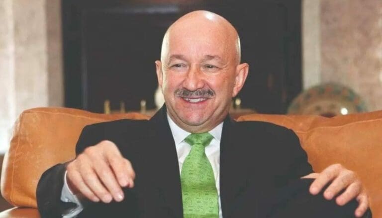 Carlos Salinas de Gortari es tendencia luego que se diera a conocer una foto en la que se le ve en la fiesta de un multimillonario español.