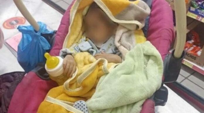 Una bebé de un año de edad fue abandonada afuera de una sucursal de 3B, en el bulevar Javier Rojo Gómez en la ciudad de Pachuca, Hidalgo.