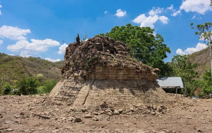 El INAH registra un nuevo sitio arqueológico en Tecacahuaco, Hidalgo. Habría sido construido en el Posclásico.
