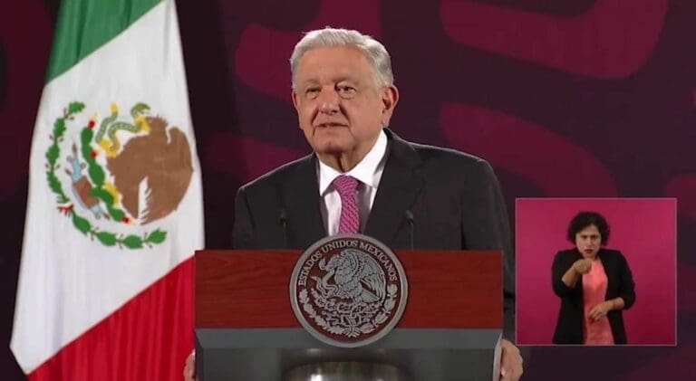 AMLO reprochó este viernes a una reportera por cuestionarlo y por no reconocer los logros de su administración.