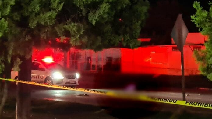 Muere motociclista tras chocar contra señalamiento en Montemorelos, Nuevo León