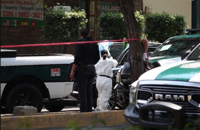 Video: Sujetos mataron a un hombre tras disparar contra un puesto de comida en Cuauhtémoc, CDMX