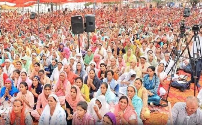Video: Estampida en India durante un evento religioso habría dejado al menos 116 personas muertas