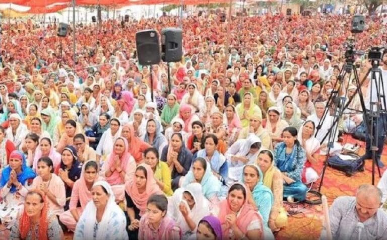 Video: Estampida en India durante un evento religioso habría dejado al menos 116 personas muertas