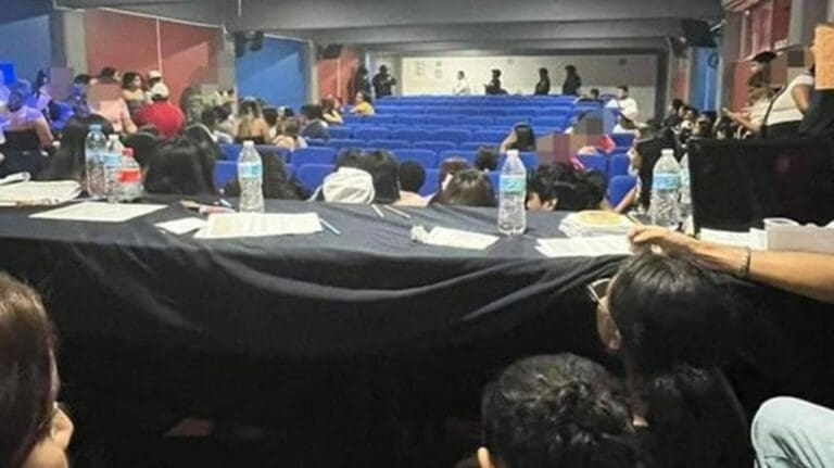 Sujetos armados ingresan a la Universidad Autónoma de Guerrero y asaltan a estudiantes