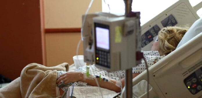 Muere mujer que salió del coma para identificar al hermano como su atacante