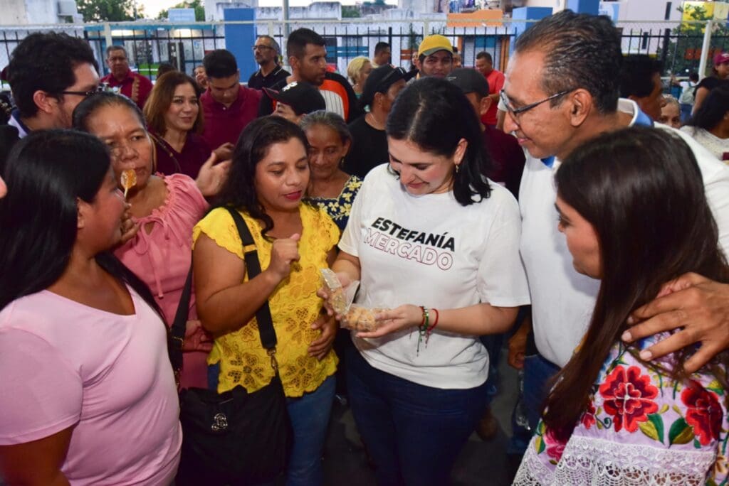 Estefanía Mercado encabeza reunión informativa del programa “Pensión para Mujeres de 60 a 64 años”