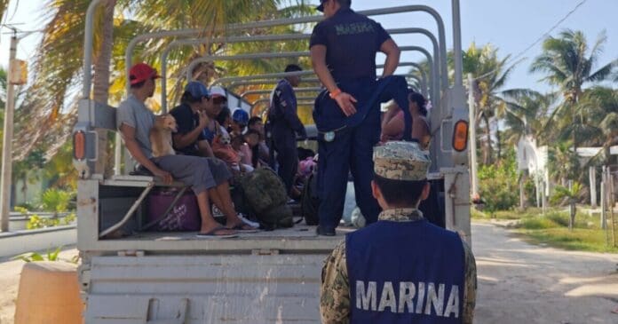 Evita Ejército rapiña en albergues y colonias afectadas por Beryl