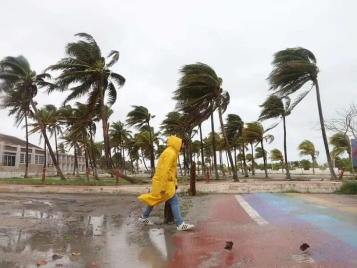 Ahora, Beryl acecha costas de Tamaulipas y el sur de Texas