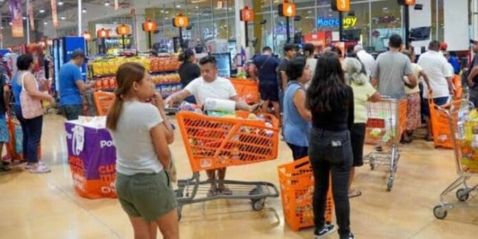 Compras de pánico en Chetumal, Playa del Carmen y Cancún por huracán Beryl