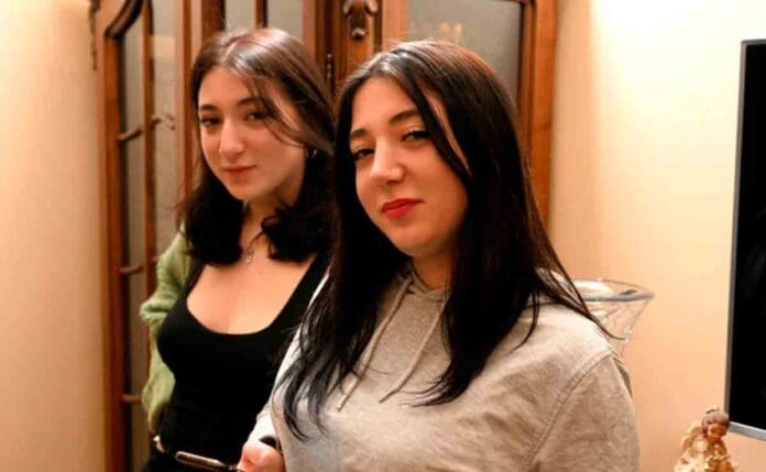 VIDEO: Adolescentes en TikTok se enteran de que son gemelas que fueron secuestradas al nacer