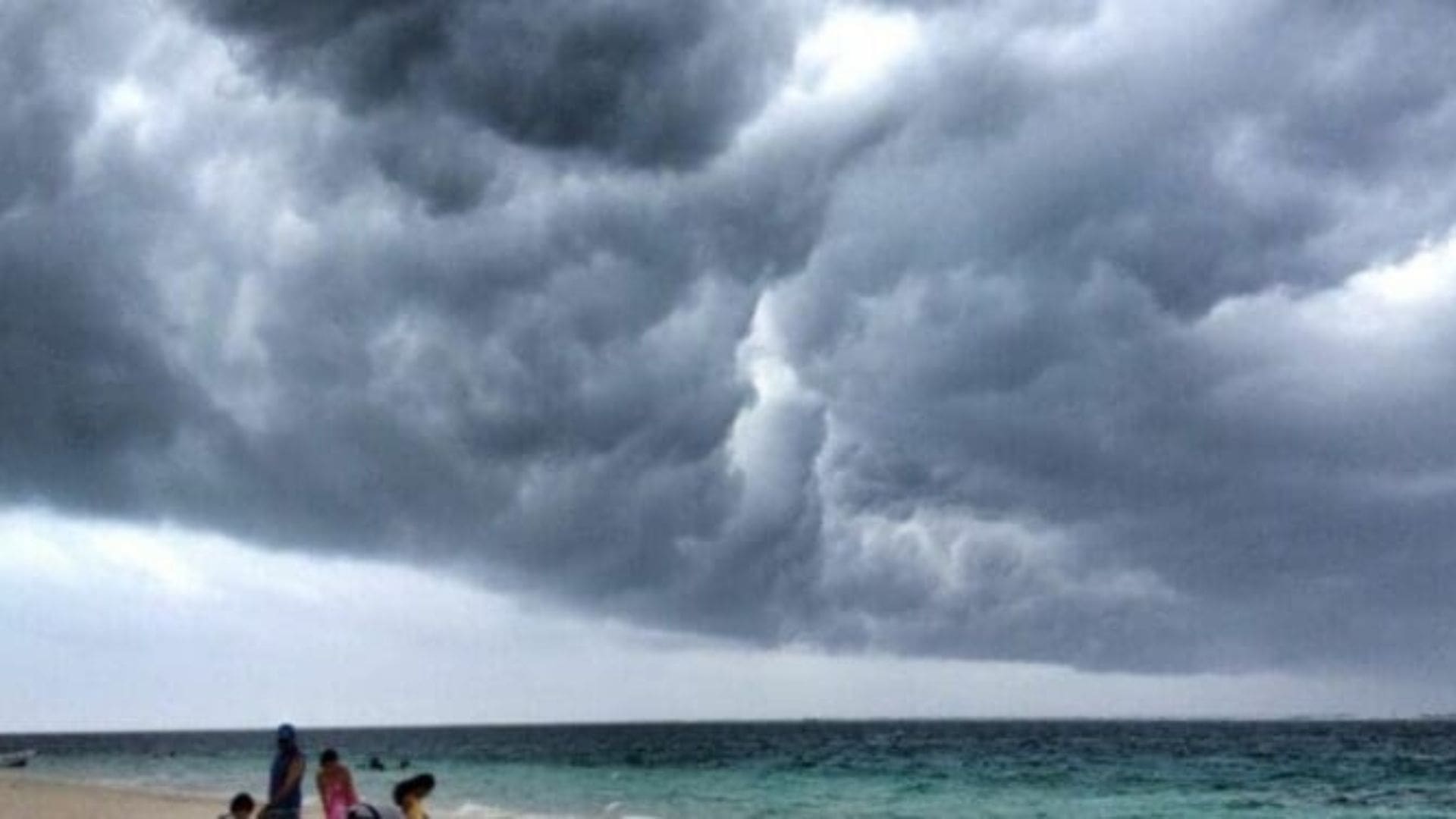 Decretan alerta roja para los municipios del centro de Quintana Roo por el huracán “Beryl”