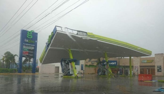 El huracán “Beryl” llegó a Quintana Roo a las 6:05 am de este viernes 5 de julio como categoría 2. Se reporta saldo blanco.