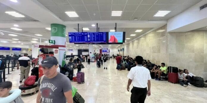 Más de 300 vuelos cancelados y 76 demoras presenta el Aeropuerto de Cancún