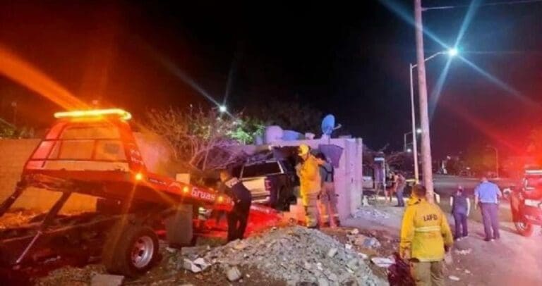 El exboxeador Orlando “Siri” Salido se vio involucrado en la madrugada de este viernes en un accidente donde murió una persona.