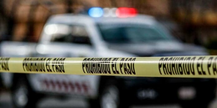 Abandonan tres cuerpos desmembrados en la cajuela de un taxi en Acapulco