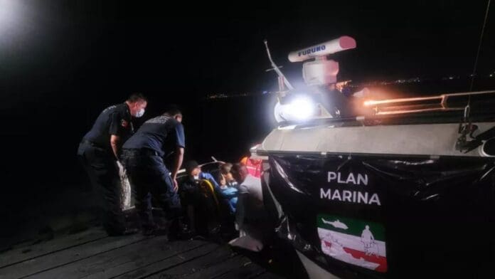 La Marina trasladó a dos mujeres del hospital de Isla Mujeres a Puerto Juárez. Posteriormente fueron llevadas a una clínica de Cancún.