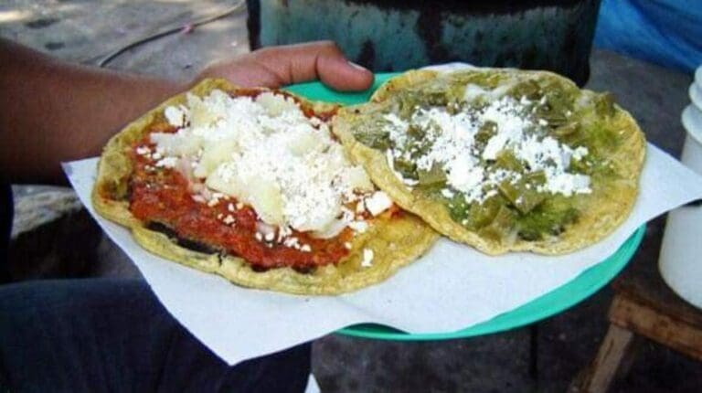 Una persona murió tras ahogarse en Tehuacán, Puebla mientras comía una memela, antojito típico de la región.