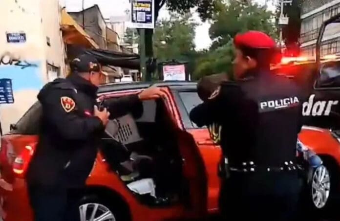 Video: Sujeto se roba un auto con un menor al interior en Cuauhtémoc, Cdmx