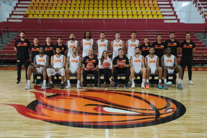 La gobernadora Mara Lezama Espinosa celebró el regreso del basquetbol profesional a Quintana Roo con el equipo “El Calor de Cancún”.