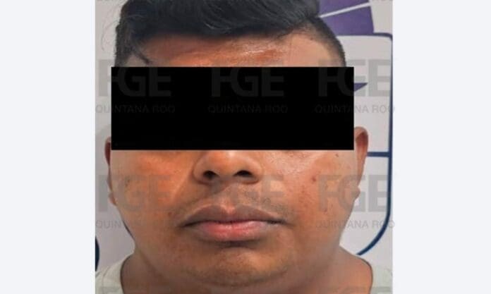 El sujeto que mostró sus partes íntimas en un parque de Cancún a mujeres y menores de edad, y que resultó policía, ha sido detenido.