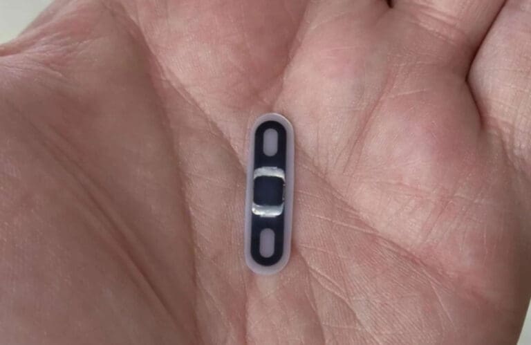 Crean un monedero de criptomonedas que se implanta debajo de la piel