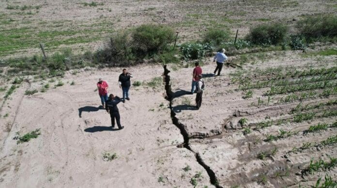 En el municipio de Nuevo Ideal, Durango, se abrió una grieta de aproximadamente 37 kilómetros que ha generado alarma entre los habitantes.