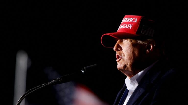 Meta levanta las restricciones a Donald Trump en Facebook e Instagram