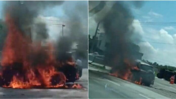 Arde auto en llamas en plena carretera México-Querétaro
