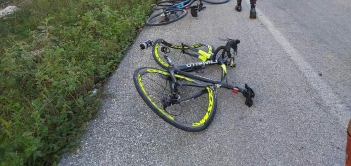 Un automovilista arrolló a un grupo de ciclistas la mañana de este domingo 14 de julio en Cancún, sobre la carretera 307.