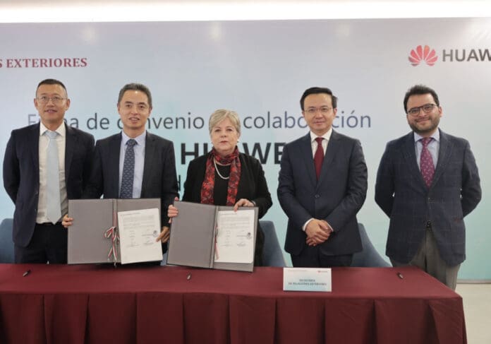 Gobierno de AMLO y la empresa china Huawei acuerdan promover inclusión de mujeres en la economía digital