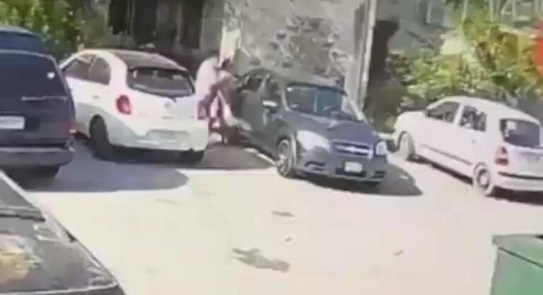 Un sujeto raptó a una menor de edad este domingo en Cancún. La niña ya fue rescatada con vida y el hombre ha sido detenido.